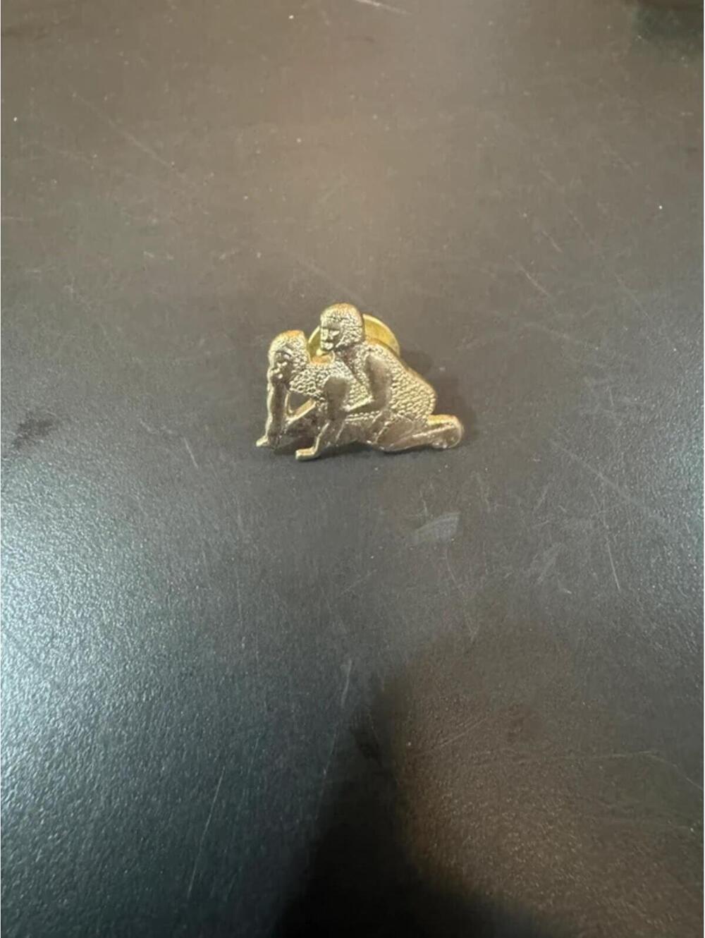 Vintage Wrestling Lapel Pin – Wrestlers Grappling Retro Sports Collectible